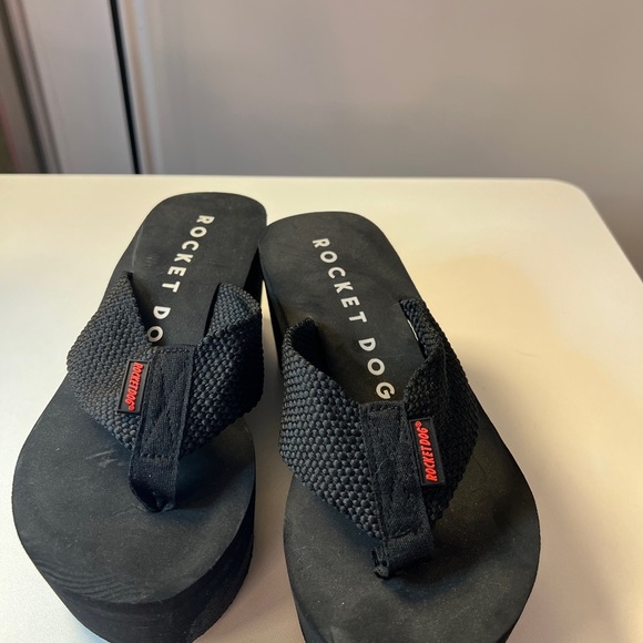 Rocket Dog Crush Wedge Flip Flops Black size 8 - Picture 3 of 4